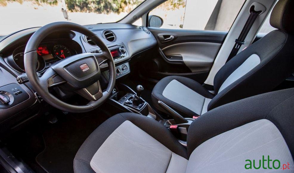 2012' SEAT Ibiza photo #1