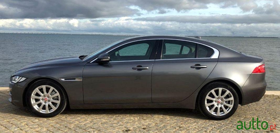 2016' Jaguar Xe photo #2