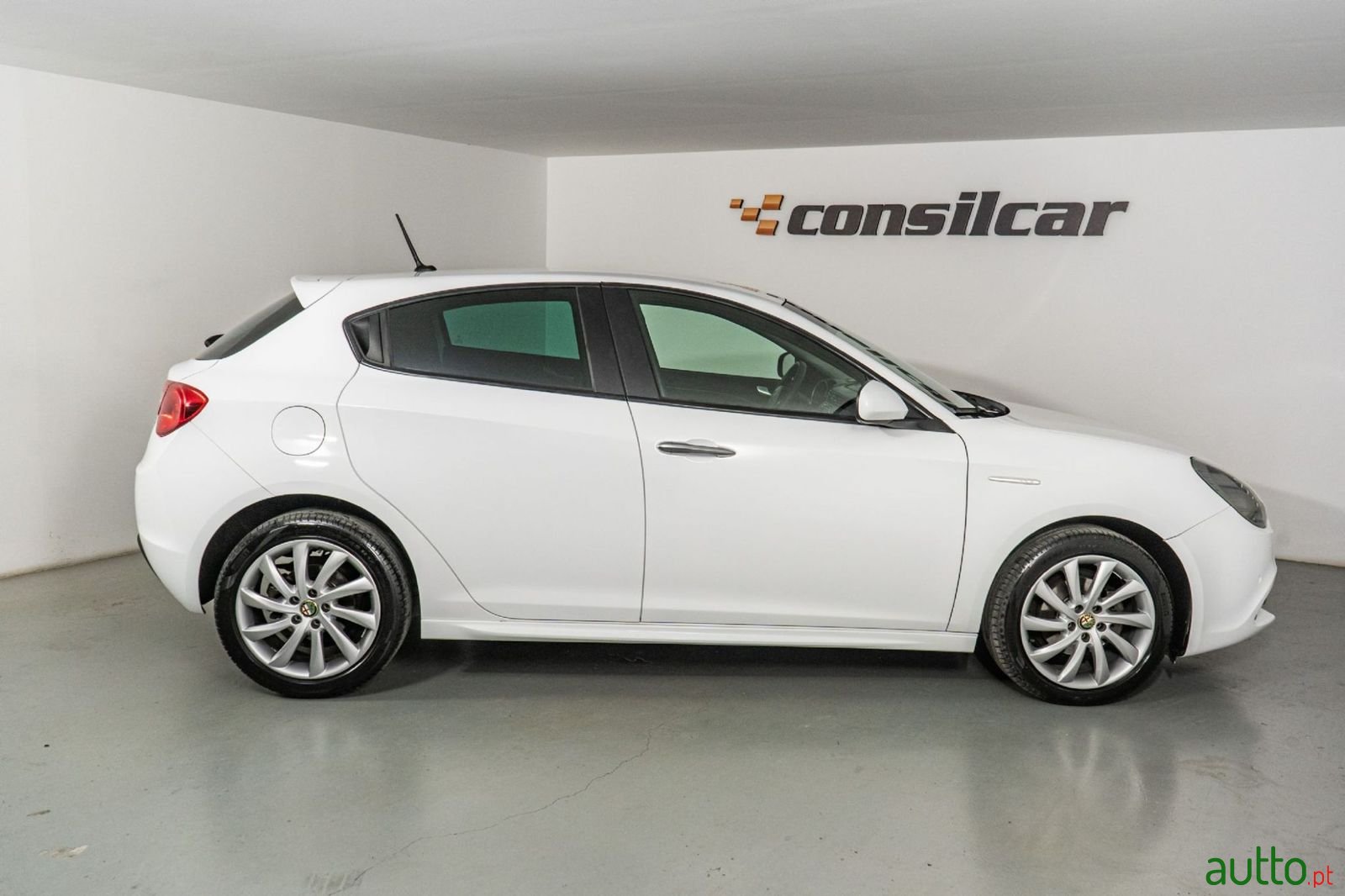 2018' Alfa Romeo Giulietta photo #6