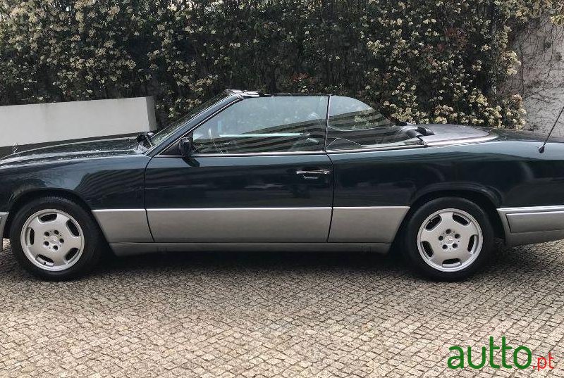 1994' Mercedes-Benz E-220 Cabrio photo #3