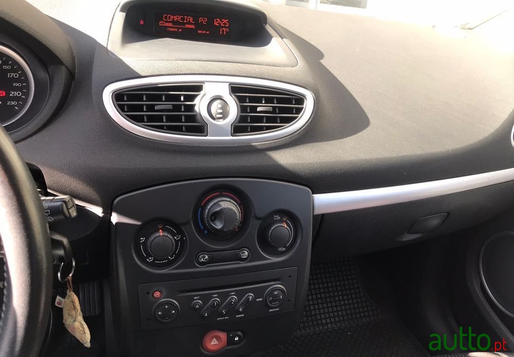 2009' Renault Clio Break photo #6