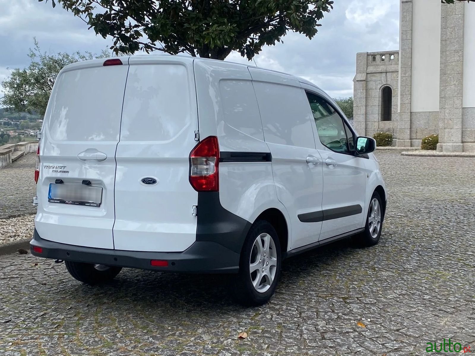 2017' Ford Courier photo #5