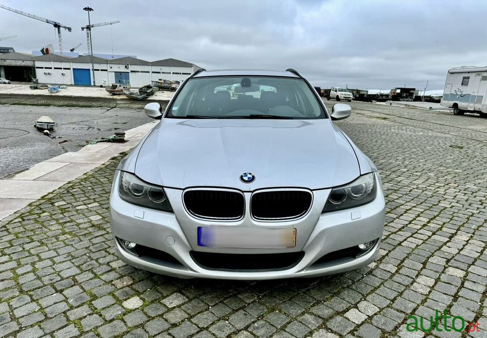 2011' BMW 318 Gran Turismo photo #5