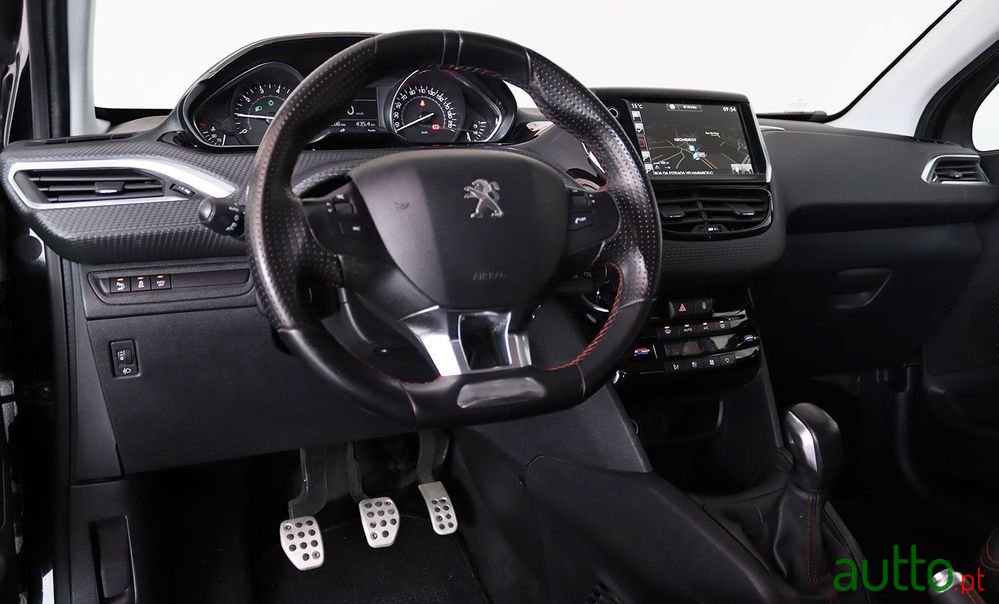 2015' Peugeot 208 photo #5