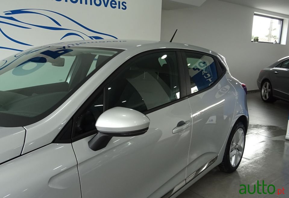 2020' Renault Clio photo #4