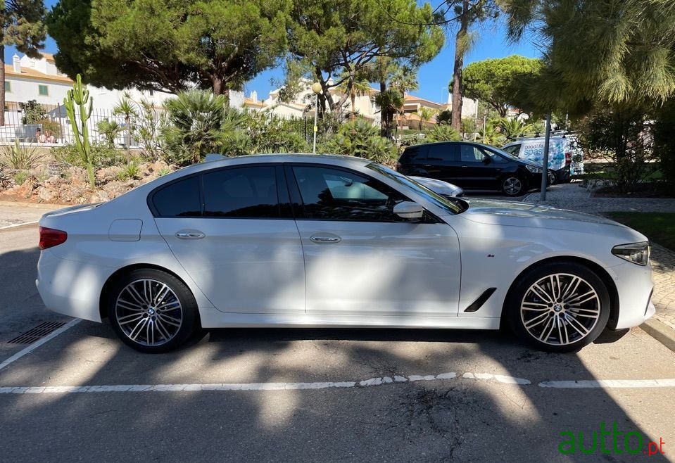 2017' BMW 525 photo #3