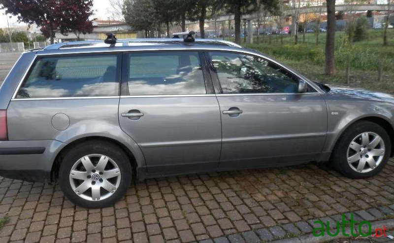 2003' Volkswagen Passat Variant photo #1