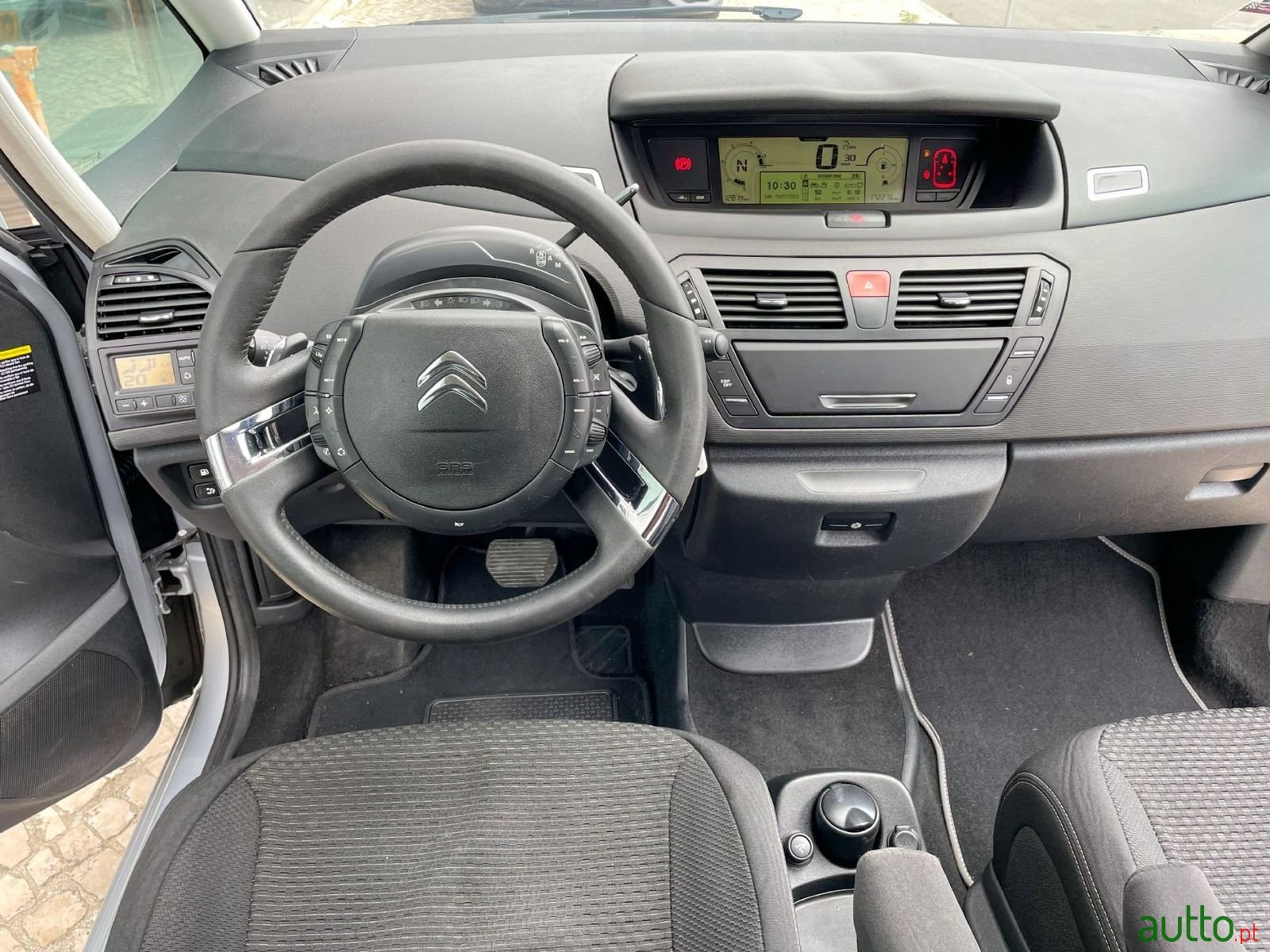 2011' Citroen C4 Grand Picasso photo #5