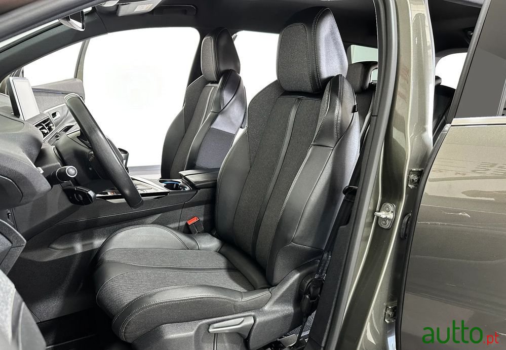 2019' Peugeot 5008 photo #6