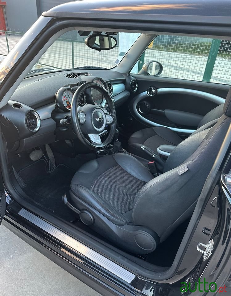 2009' MINI Cooper Auto. photo #5