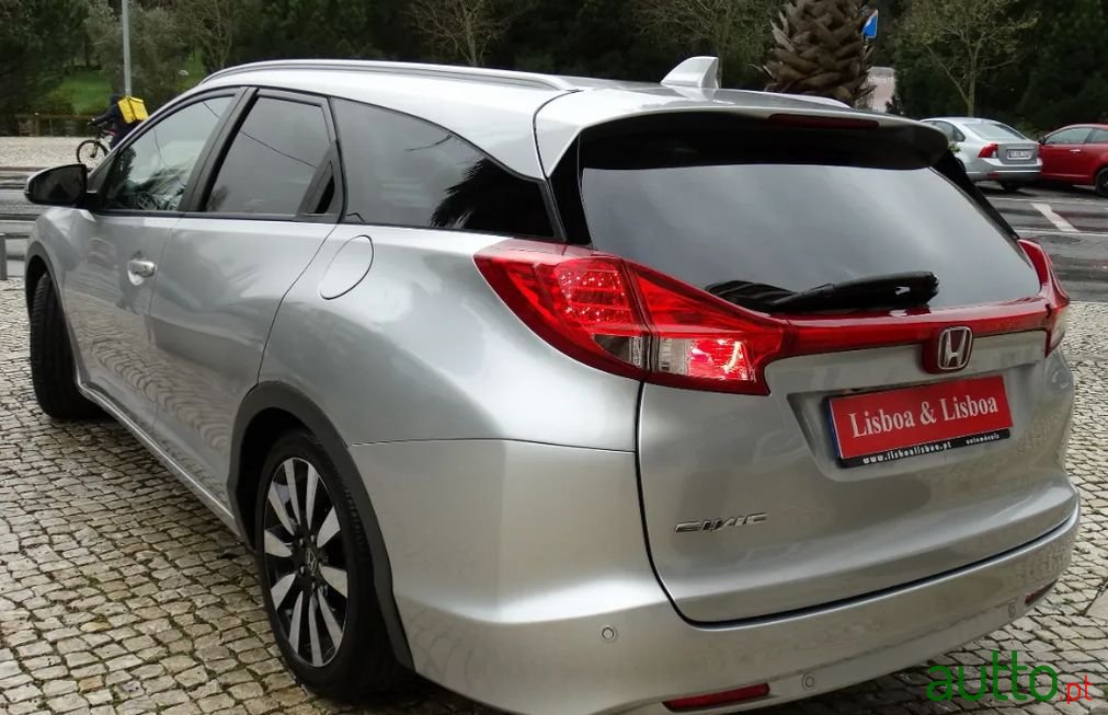 2014' Honda Civic Tourer photo #2