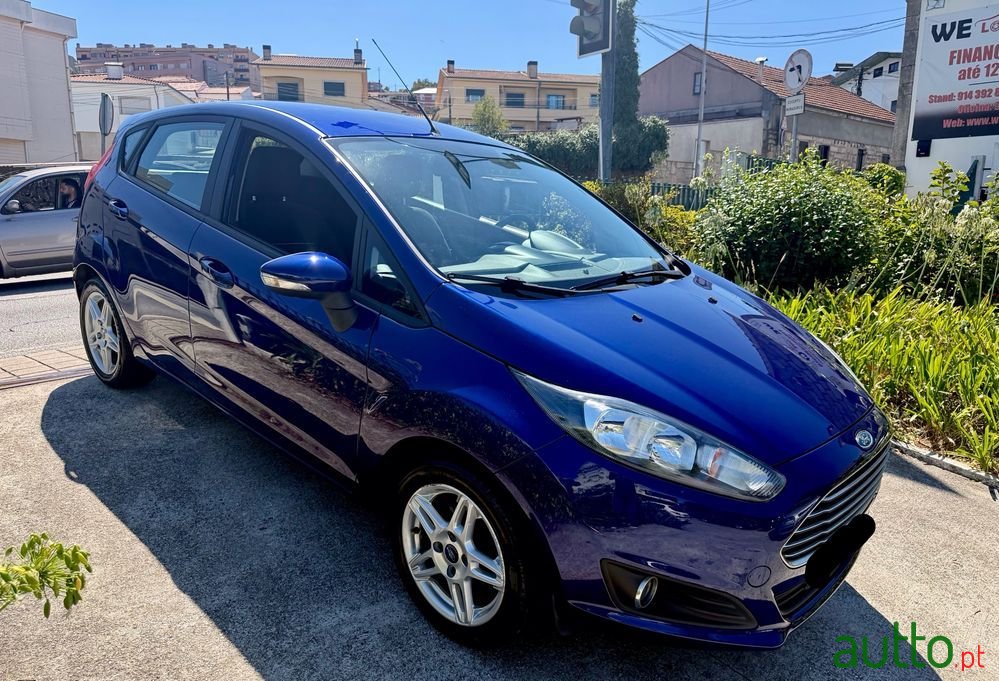 2015' Ford Fiesta photo #2