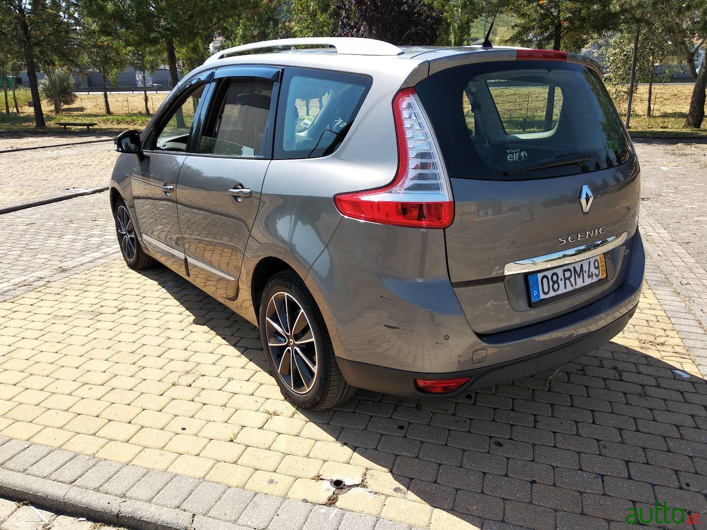 2012' Renault Grand Scenic photo #3