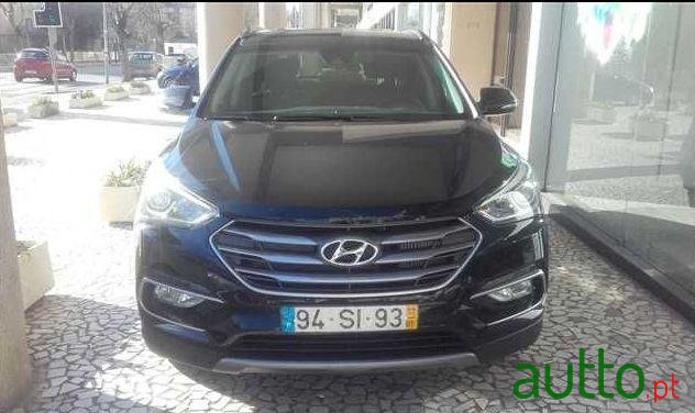 2017' Hyundai Santa Fe Executive photo #2