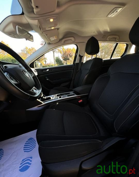 2020' Renault Megane Sport Tourer photo #4