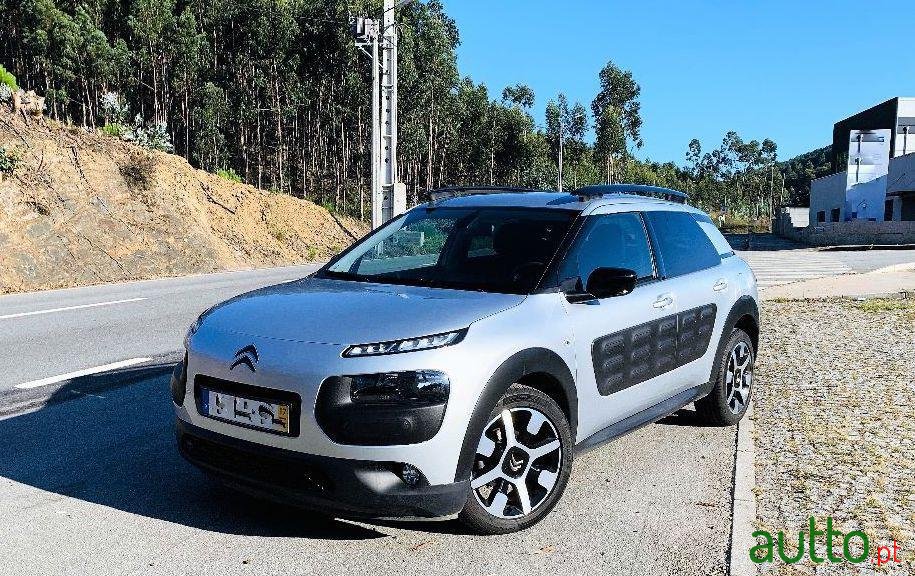 2017' Citroen C4 Cactus photo #2