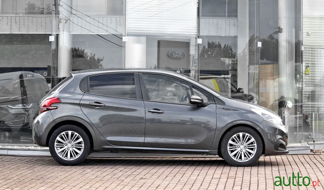 2019' Peugeot 208 photo #5