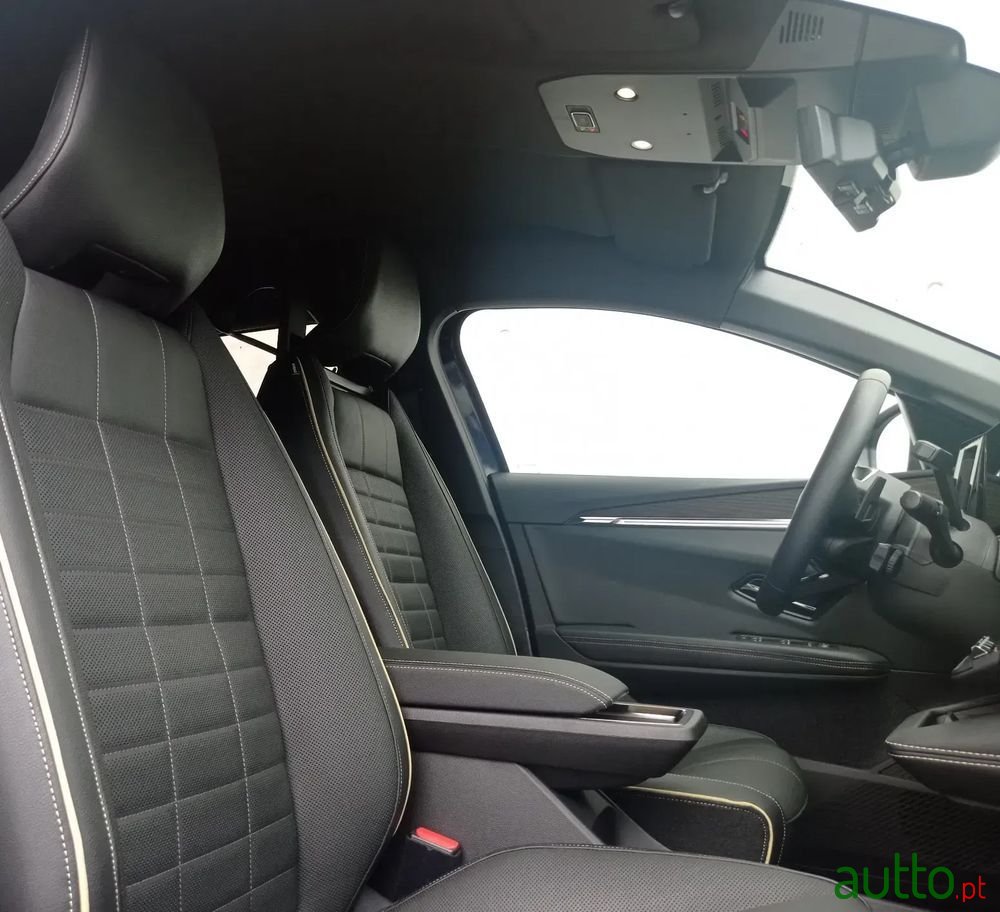 2022' Renault Megane E-Tech photo #5