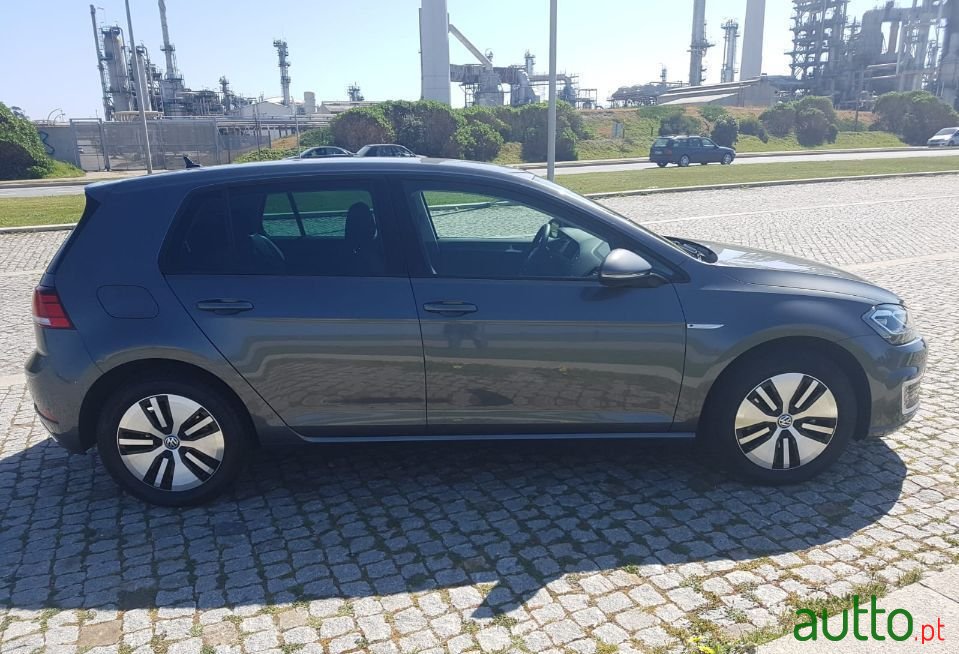 2018' Volkswagen E-Golf photo #2