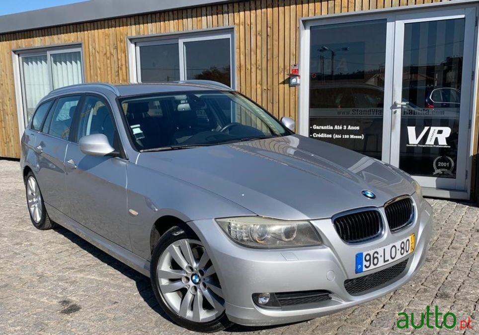 2011' BMW 320 photo #2