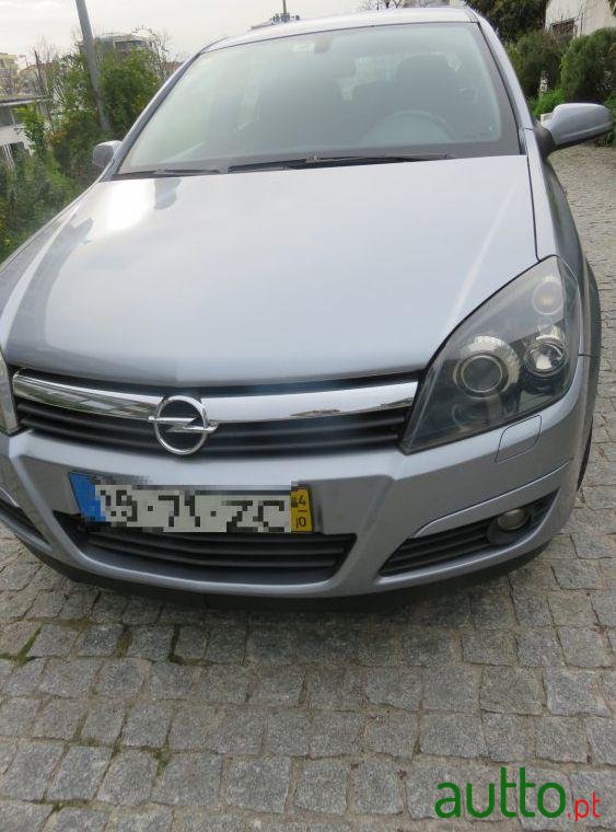 2004' Opel Astra Elegance photo #1