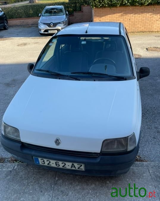 1992' Renault Clio photo #1