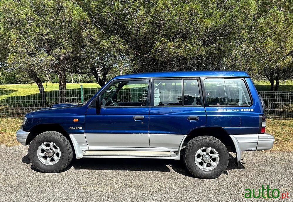 1999' Mitsubishi Pajero photo #1