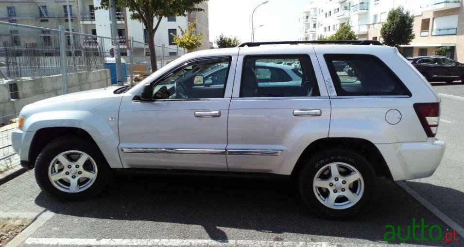 2005' Jeep Grand Cherokee photo #1