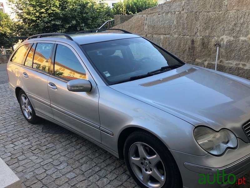 2004' Mercedes-Benz C 220 photo #3