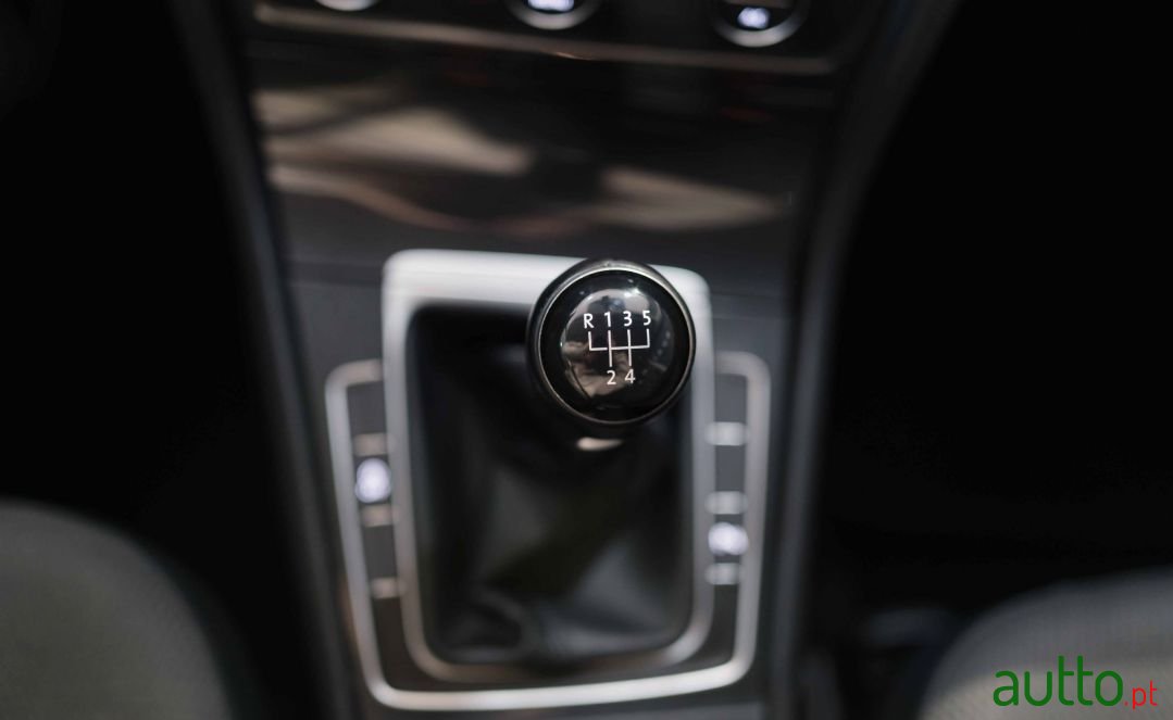 2017' Volkswagen Golf Variant photo #4