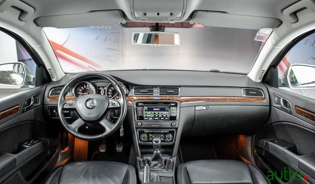 2014' Skoda Superb photo #3
