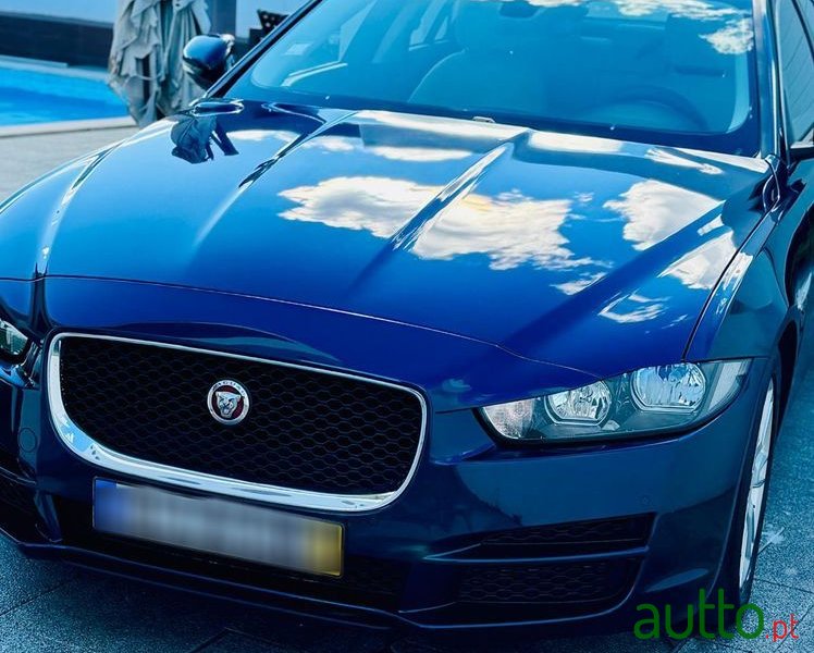 2019' Jaguar XE photo #4