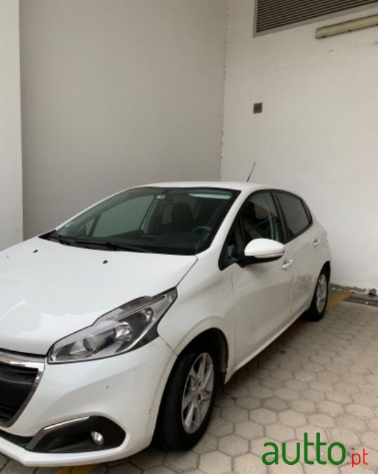 2015' Peugeot 208 photo #3