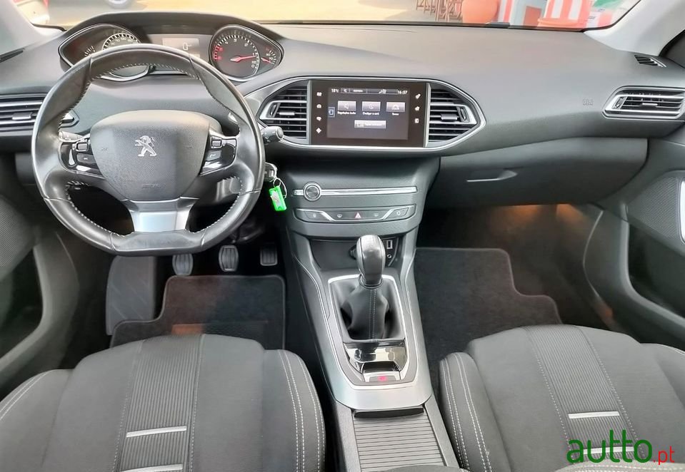 2014' Peugeot 308 photo #3