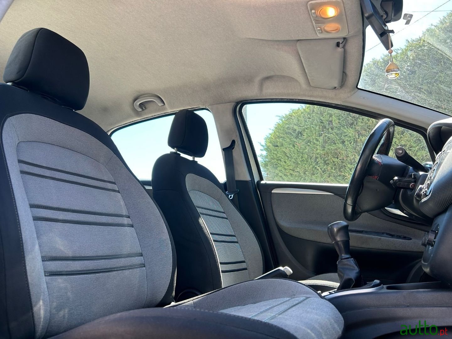 2011' Fiat Punto Evo photo #6