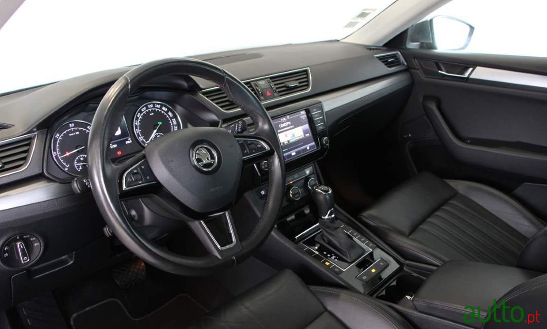 2016' Skoda Superb photo #2