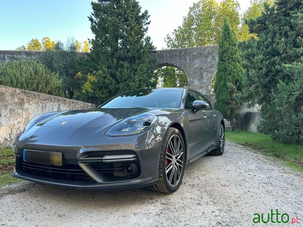 2018' Porsche Panamera Sport Turismo photo #1