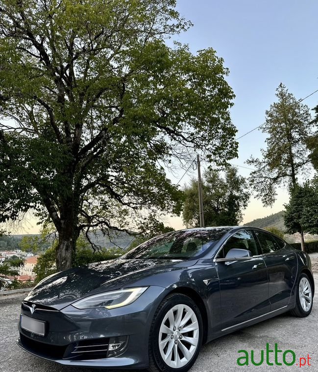 2018' Tesla Model S Standard Range photo #3
