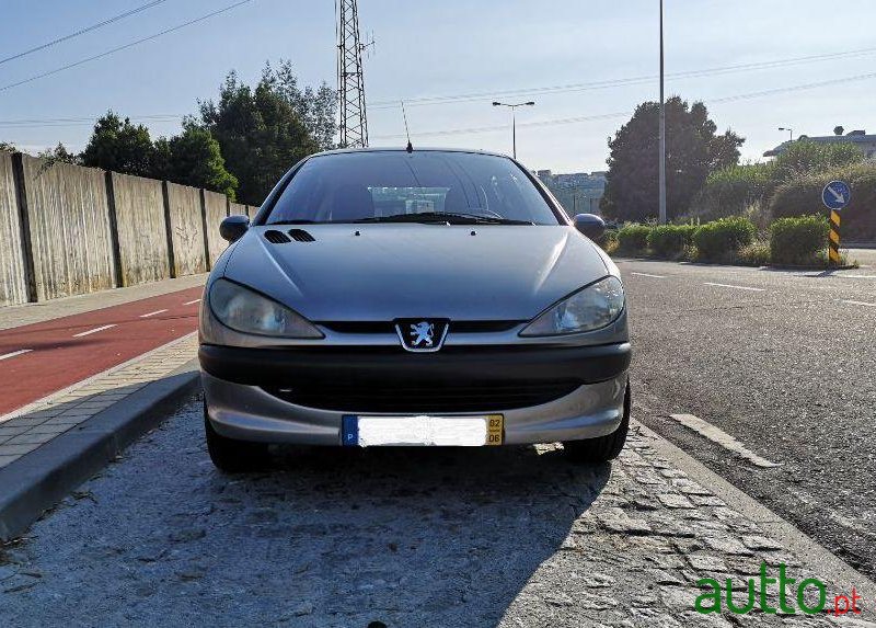 2002' Peugeot 206 photo #2