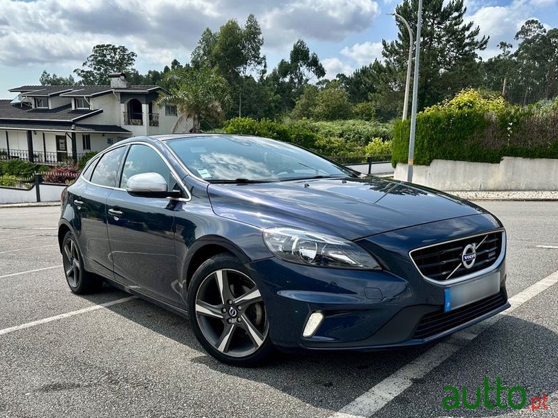 2013' Volvo V40 1.6 D2 R-Design photo #1