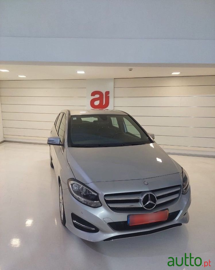 2015' Mercedes-Benz Classe B Cdi Urban photo #2
