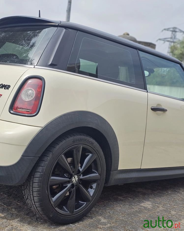 2009' MINI 3 Portas photo #4