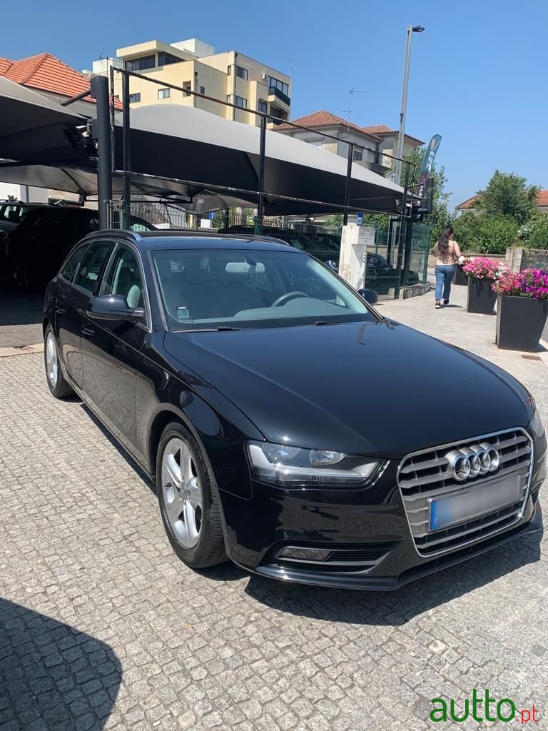 2012' Audi A4 photo #1