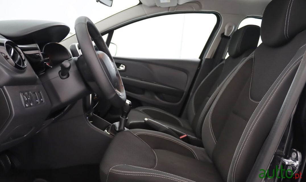 2017' Renault Clio Sport Tourer photo #4