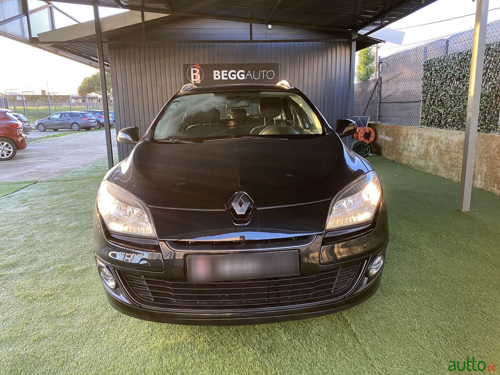 2013' Renault Megane Sport Tourer photo #2