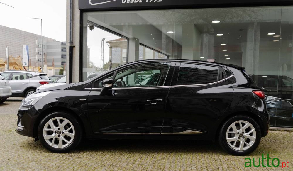 2019' Renault Clio photo #2