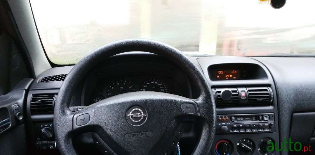2001' Opel Astra Caravan photo #1