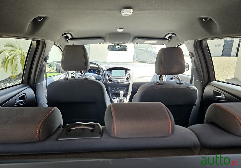 2017' Ford Focus photo #3