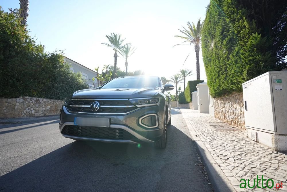 2023' Volkswagen T-Roc photo #4