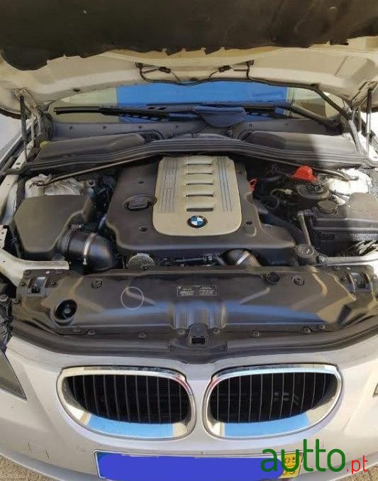 2005' BMW 535 Da Touring photo #3